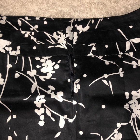 Black and white pencil skirt - Picture 3 of 4